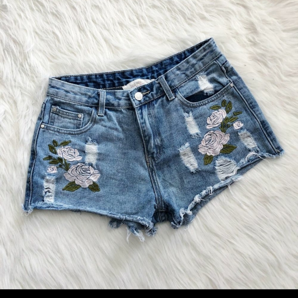 Les Soeurs Embroidered Cut Off Shorts